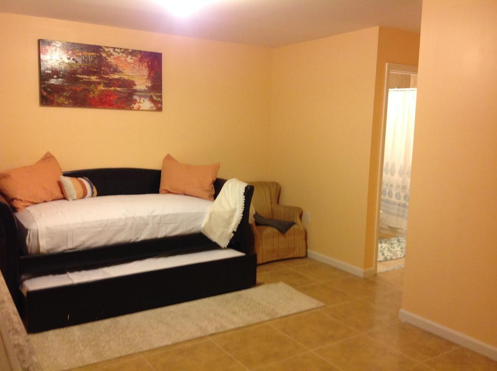 Mojoy Homesuites At Runyon نيوآرك المظهر الخارجي الصورة