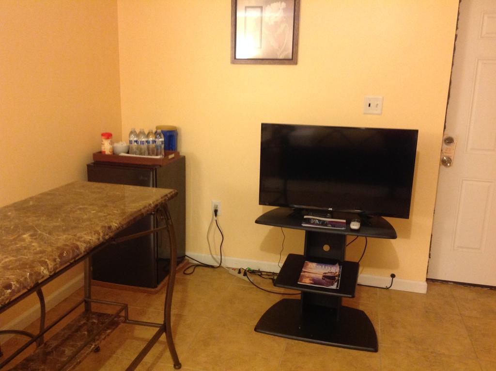 Mojoy Homesuites At Runyon نيوآرك المظهر الخارجي الصورة